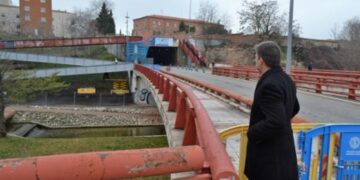La obra del tramo peatonal que conecta la plaza de España con la rotonda del Retén de Cogolludo entra en una nueva fase: los trabajos se desplazan a la escalera