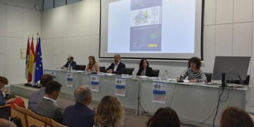 La UCLM presenta una guía que promueve el desplazamiento diario a los centros educativos a pie o en bicicleta