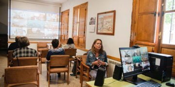 Las aulas digitales conectan los pueblos de Guadalajara para hablar del uso prudente de los medicamentos