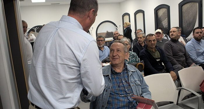 LLuvia de promesas de Alberto Rojo en Los Manantiales