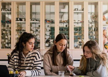 Los centros educativos conquenses que impulsen proyectos transformadores pueden optar a ayudas de 5.000 euros con la nueva Convocatoria EduCaixa