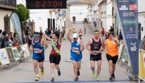María José Engra y Sandra Sánchez junto a Antonio Hernández suben a lo más alto del podio en la CP ‘Villa de la Jara’