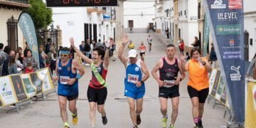 María José Engra y Sandra Sánchez junto a Antonio Hernández suben a lo más alto del podio en la CP ‘Villa de la Jara’