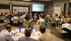 Más de un centenar de empresarios del sector de la industria conocen las claves para competir en el futuro de la mano de Impulsa Guadalajara