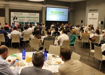 Más de un centenar de empresarios del sector de la industria conocen las claves para competir en el futuro de la mano de Impulsa Guadalajara