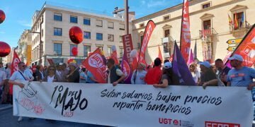 Miles de castellanomanchegos salen a las calles de la región para exigir una subida de salarios