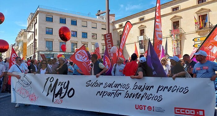 Miles de castellanomanchegos salen a las calles de la región para exigir una subida de salarios 1 Miles de castellanomanchegos salen a las calles de la región para exigir una subida de salarios