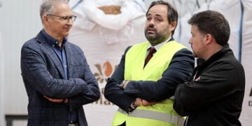 Núñez anuncia que su Gobierno suprimirá todos los impuestos vinculados a la compra-venta de suelo industrial para que la región “sea más atractiva en la implantación de empresas”