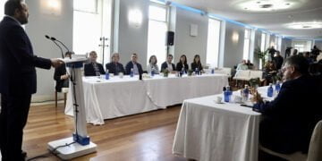 Núñez destaca sus más de 200 medidas para mejorar la sanidad que pasan por reforzar la Atención Primaria, reducir las listas de espera y recuperar la Carrera Profesional