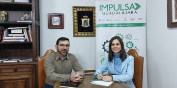 Pastrana se interesa por Impulsa Guadalajara en una reunión de trabajo mantenida con sus técnicos