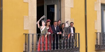 Personajes de la historia de Cuenca se asoman al balcón del Ayuntamiento con motivo del Día Internacional de los Museos