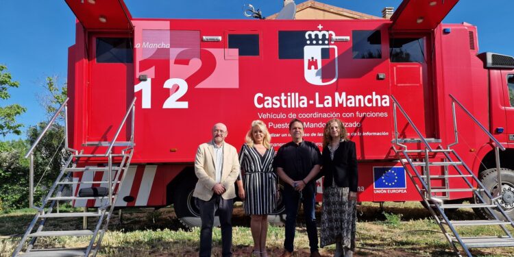 El colegio público ‘Clara Sánchez’, en Galápagos, recibe la visita del Servicio 1-1-2 para enseñar el uso del teléfono de emergencias 1 pma autoridades