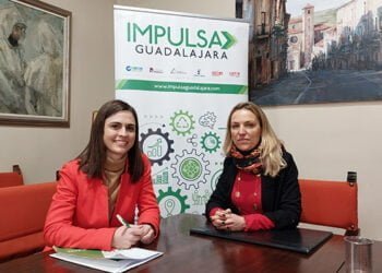 Sigüenza subraya la baja fiscalidad para nuevos emprendedores en una reunión mantenida con los técnicos de Impulsa Guadalajara