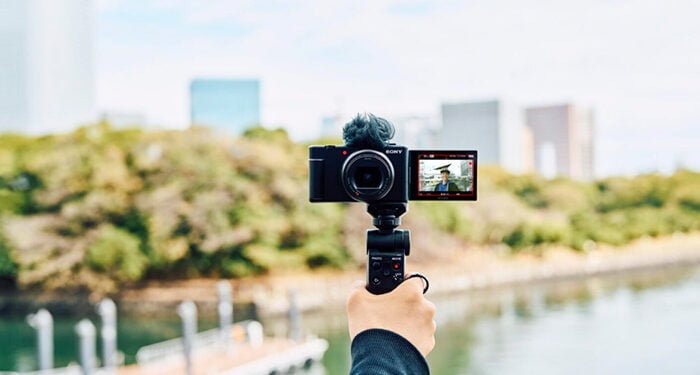 Sony presenta la nueva cámara para videoblogs con un objetivo zoom gran angular la ZV-1 II