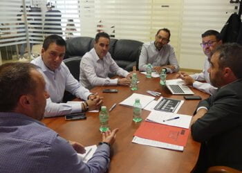 Los talleres de reparación y los concesionarios de Cuenca abordan con el viceconsejero de Educación la falta de profesionales en el sector