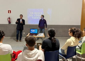 Un centenar de jóvenes de Guadalajara estrenan el escape room de RAEE CLM “descubriendo el código fuente”