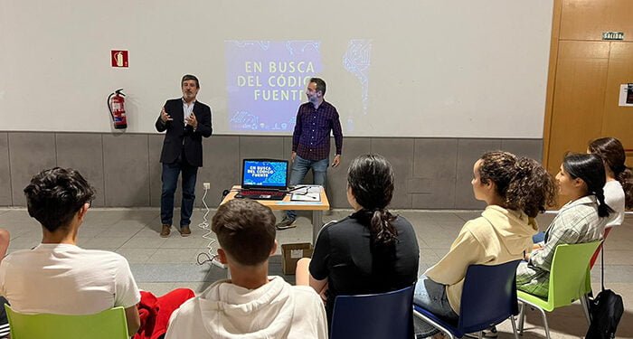 Un centenar de jóvenes de Guadalajara estrenan el escape room de RAEE CLM “descubriendo el código fuente”