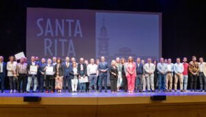 Un total de 23 funcionarios del Ayuntamiento de Guadalajara reciben su condecoración con motivo de su jubilación