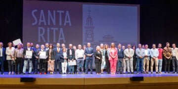 Un total de 23 funcionarios del Ayuntamiento de Guadalajara reciben su condecoración con motivo de su jubilación
