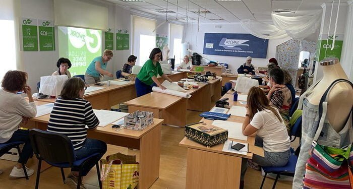 Una quincena de alumnas de la comarca de San Clemente se forman para desarrollar productos textiles sostenibles 1 Una quincena de alumnas de la comarca de San Clemente se forman para desarrollar productos textiles sostenibles