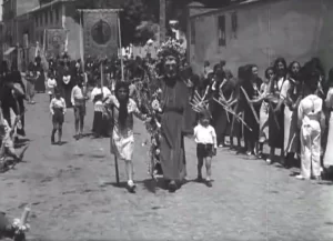 1935 y la proce de tomas caramillo nina muletas 1024x741 1