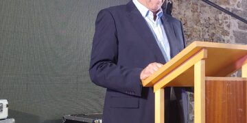 Antonio Rodríguez Saiz, pregonero en Fuentesclaras.  Una forma de estar, siempre, es seguir queriendo lo que me enseñaron con amor