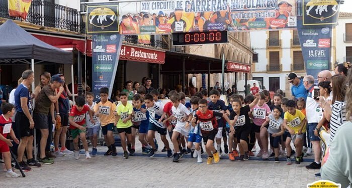 Alfonso Expósito y Rosario Gómez se imponen en la carrera nocturna de San Clemente donde participaron 330 corredores