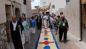 Almonacid de Zorita se vistió de colores para celebrar el Corpus Christi