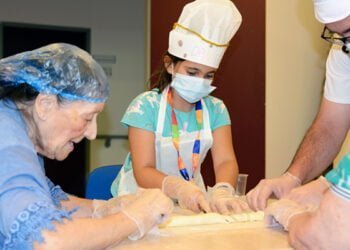Amavir Cuenca celebra una nueva edición de los campamentos intergeneracionales “De acampada con mis abuelos”