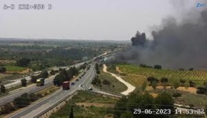 Arde un camión que transportaba gasoil en la A-3, sentido Madrid, en Graja de Iniesta
