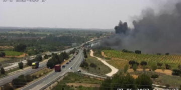 Arde un camión que transportaba gasoil en la A-3, sentido Madrid, en Graja de Iniesta