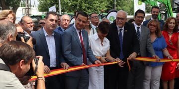 Castilla-La Mancha celebra el “cambio de modelo” que lleva a regar con agua desalada en Levante
