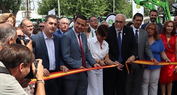 Castilla-La Mancha celebra el “cambio de modelo” que lleva a regar con agua desalada en Levante