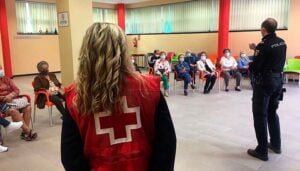 Cruz Roja Cuenca y Policía Nacional se alían contra el maltrato y el timo a los mayores de 65 años