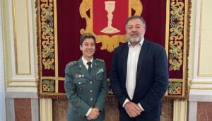 Darío Dolz recibe a la nueva jefa de la Comandancia de la Guardia Civil de Cuenca, María Jesús Pascual