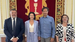 Dolz recibe a la alcaldesa de la localidad francesa de Troiville -sur-Mer