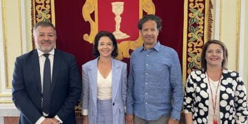 Dolz recibe a la alcaldesa de la localidad francesa de Troiville -sur-Mer