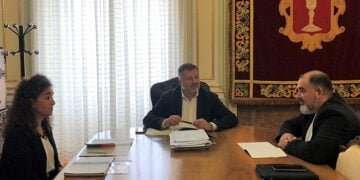 Dolz recibe a la Asociación de Familias Diversas de Cuenca y pone en valor su trabajo de apoyo a quienes conviven con la discapacidad
