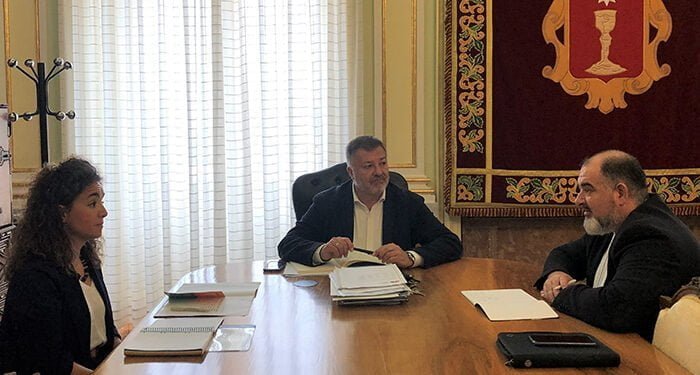 Dolz recibe a la Asociación de Familias Diversas de Cuenca y pone en valor su trabajo de apoyo a quienes conviven con la discapacidad