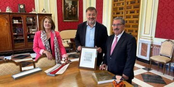 Dolz recibe al presidente del Consejo General del Poder Judicial en el Ayuntamiento