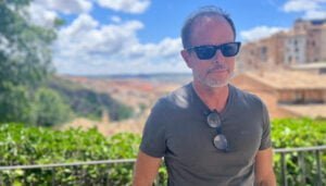 El afamado escritor francés Bernard Minier ambientará parte de su siguiente obra en Cuenca