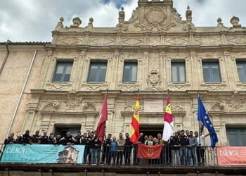 El Ayuntamiento de Cuenca festeja con el REBI Balonmano Cuenca su histórica temporada