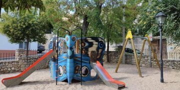 El Ayuntamiento de Huete lleva a cabo mejoras en parques infantiles y la escuela infantil