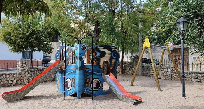 El Ayuntamiento de Huete lleva a cabo mejoras en parques infantiles y la escuela infantil