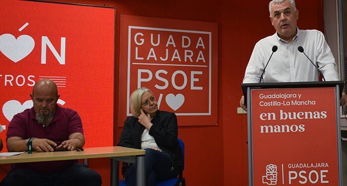 El Comité Provincial de PSOE Guadalajara aprueba por aclamación que José Luis Vega sea el próximo presidente de la Diputación 1 El Comité Provincial de PSOE Guadalajara aprueba por aclamación que José Luis Vega sea el próximo presidente de la Diputación
