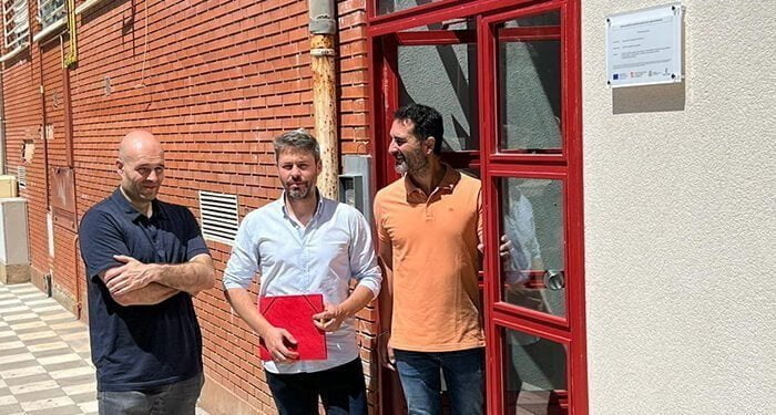 El Gobierno regional remarca la importancia de conseguir la accesibilidad universal facilitando el acceso a sus viviendas a las personas con movilidad reducida