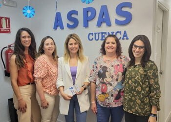 El Gobierno regional y ASPAS trabajan para mejorar la atención a las personas con discapacidad auditiva y sus familias