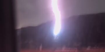 Espectacular rayo caído en Chiloeches