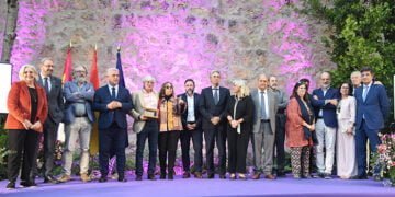 Fran Sevilla recibe el XI premio internacional de periodismo “Cátedra Manu Leguineche”