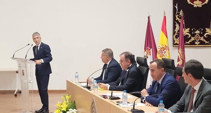 Grande-Marlaska anima en Cuenca a los nuevos profesionales penitenciarios a trabajar para consolidar el prestigio del sistema español